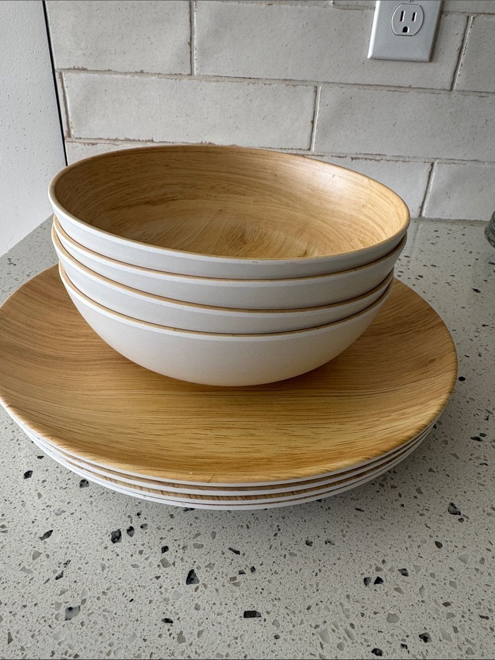 Tommy Bahama Melamine Light Faux Wood Grain Lot of 4 Dinner Plates & 4 Bowls EUC